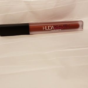 Huda Beauty Liquid Matte Trendsetter Lipstick